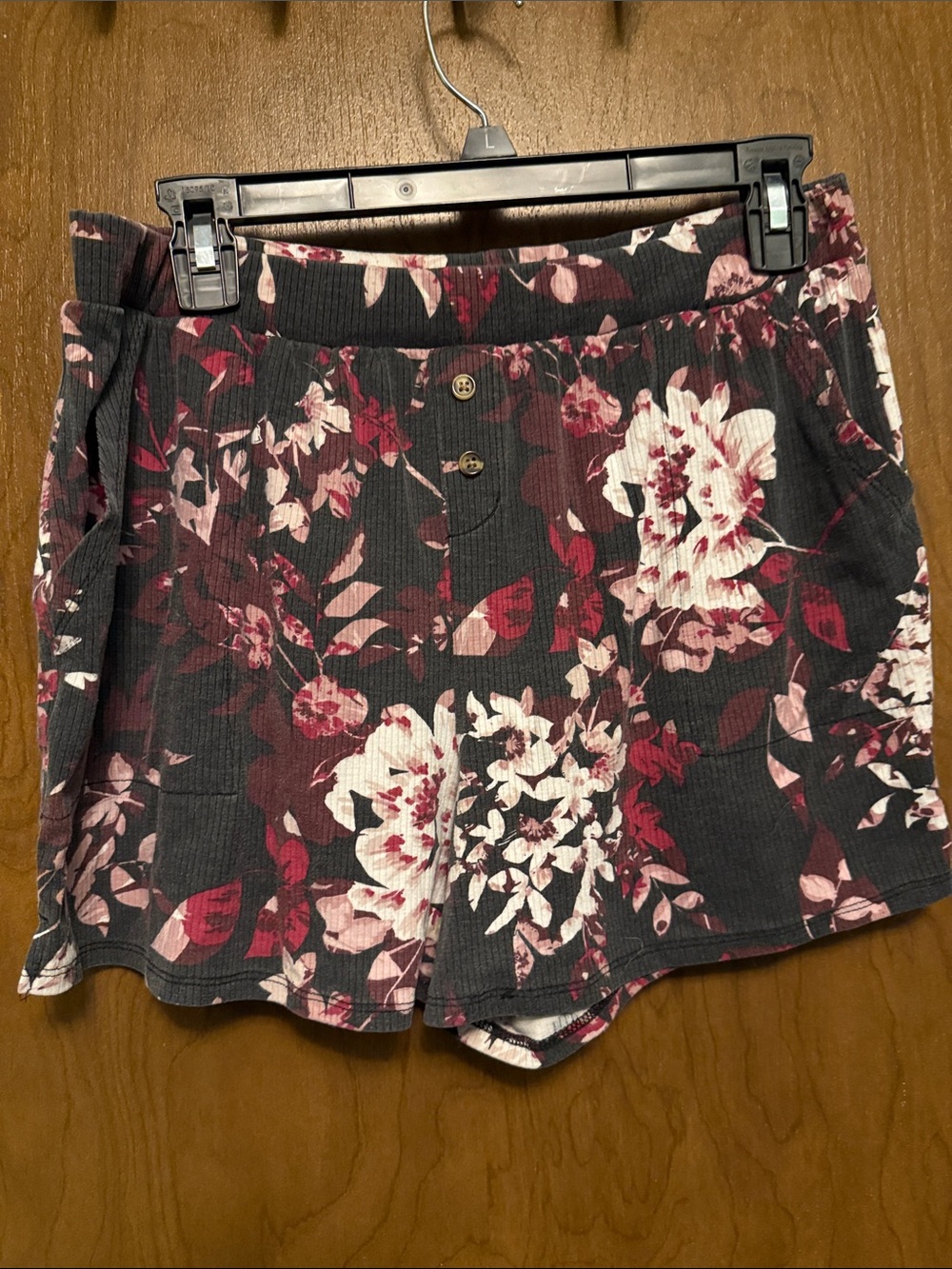Ambrielle Gray Ribbed Floral Shorts with Pink and Burgundy Blooms L